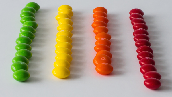 Med thumb skittles