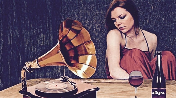 Med thumb vintage woman listening to record