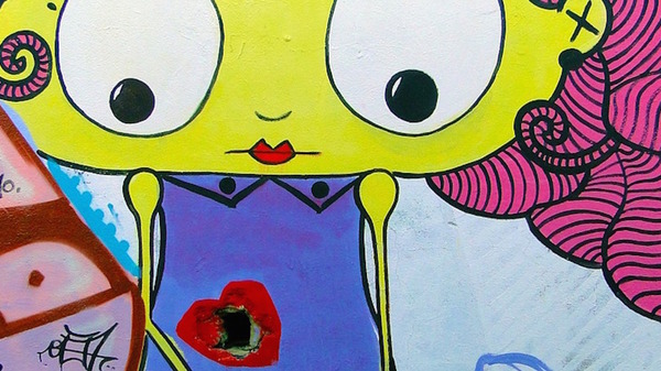 Med thumb broken heart grafitti
