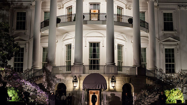 Med thumb 640px barack obama enters the white house march 2012