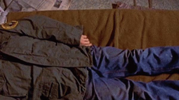 Med thumb travis bickle in bed