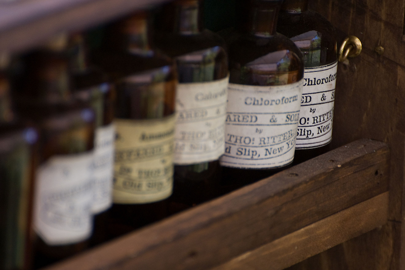 AntiqueChloroformBottles_Inset