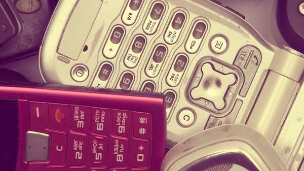 Med thumb old cell phones123big