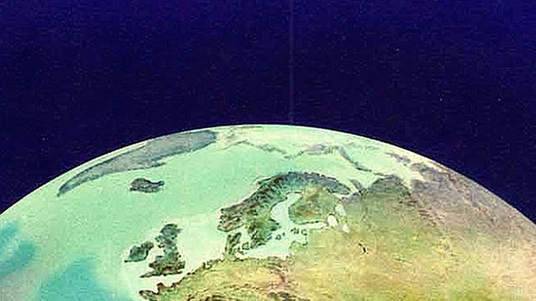 Med thumb top sliver of globe2000
