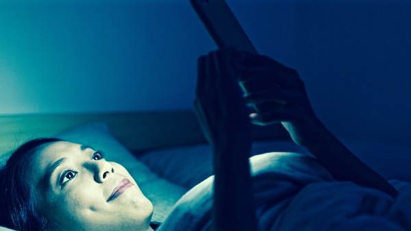 Med thumb shutterstock woman phone bed 2000