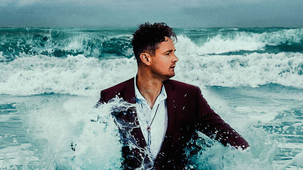 Med thumb tom chaplin the wave 2000